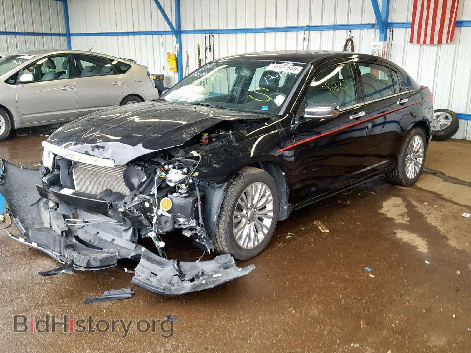 2011 CHRYSLER 200 - VIN: 1C3BC2FG0BN581607 - Фото 2