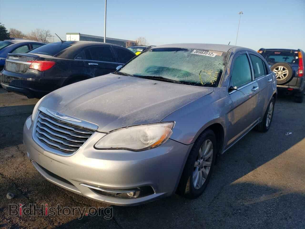 2013 CHRYSLER 200 - VIN: 1C3CCBCG0DN602323 - Фото 2