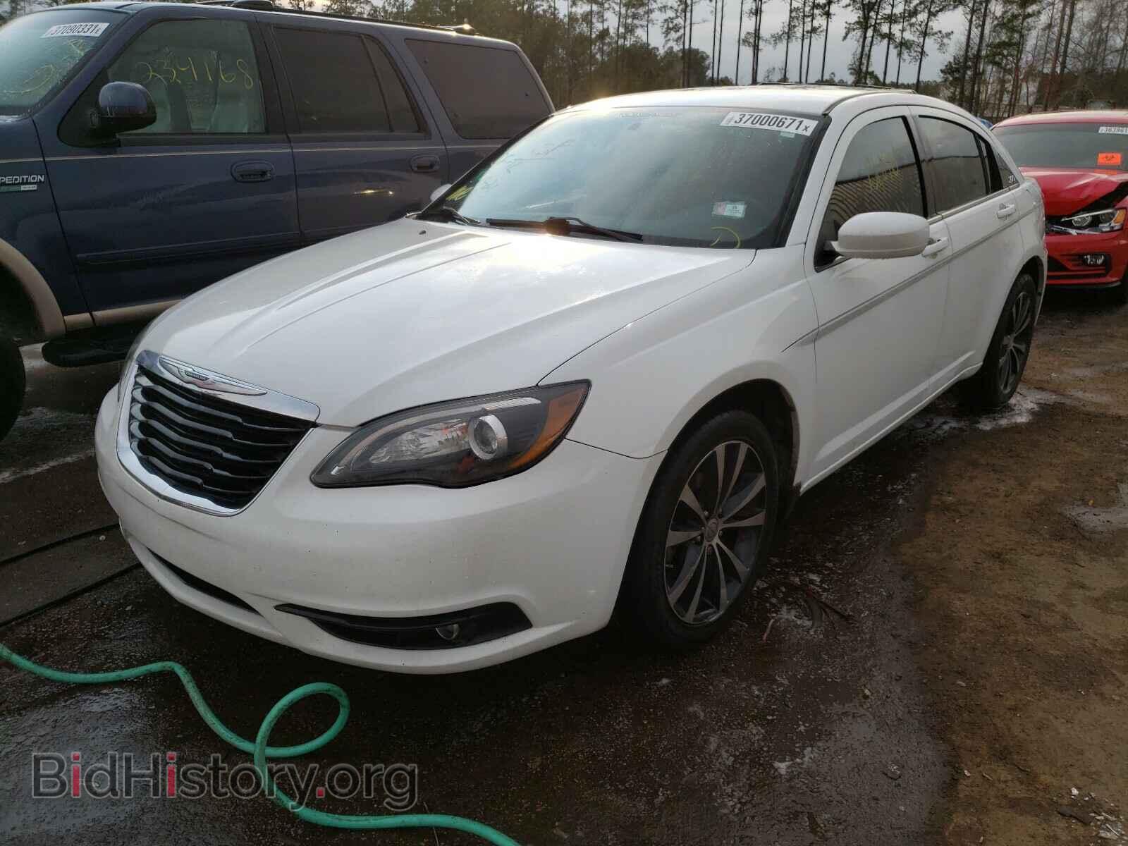 2013 CHRYSLER 200 - VIN: 1C3CCBBBXDN600262 - Фото 2