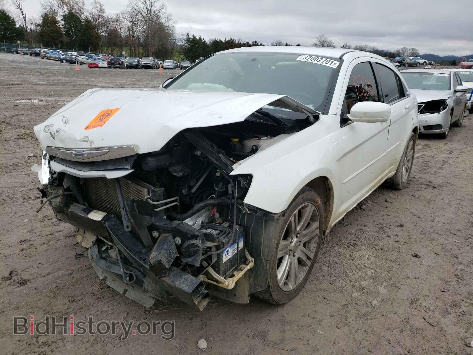 2013 CHRYSLER 200 - VIN: 1C3CCBBB8DN716320 - Фото 2