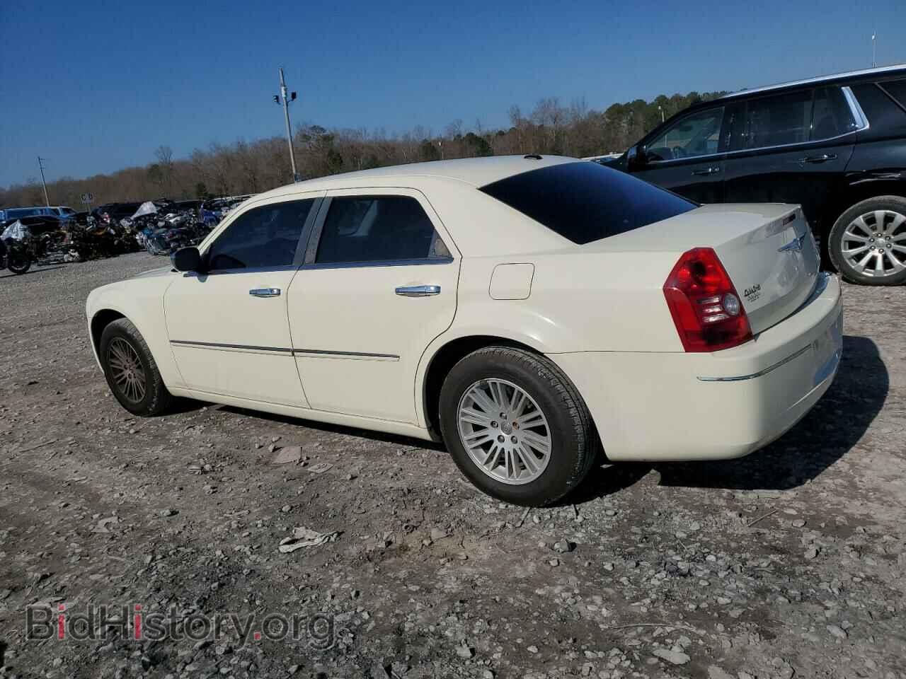 2010 CHRYSLER 300 - VIN: 2C3CA5CV8AH325219 - Фото 2