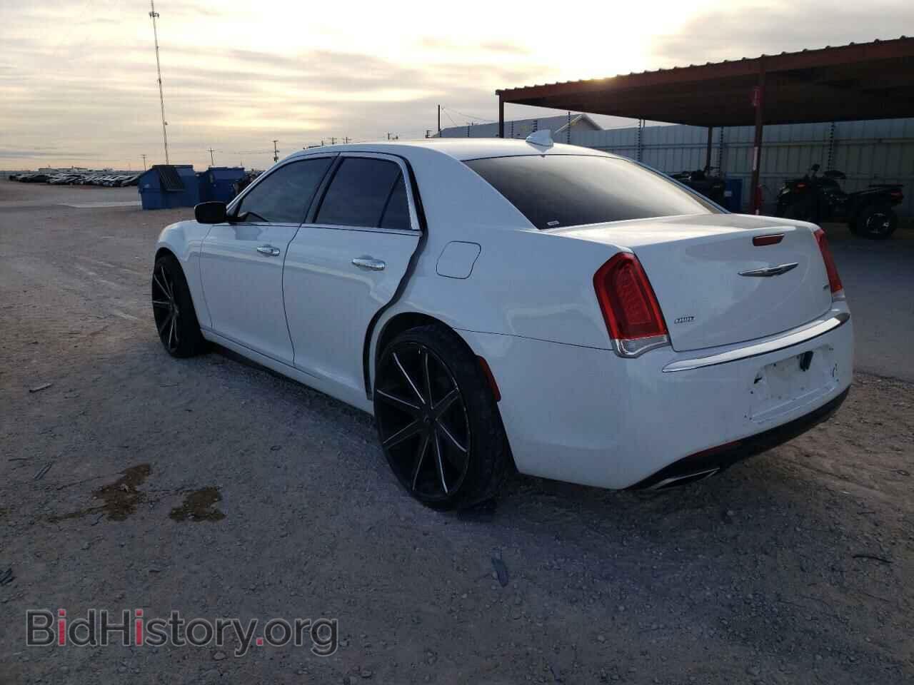 2019 CHRYSLER 300 - VIN: 2C3CCAKG1KH634473 - Фото 2