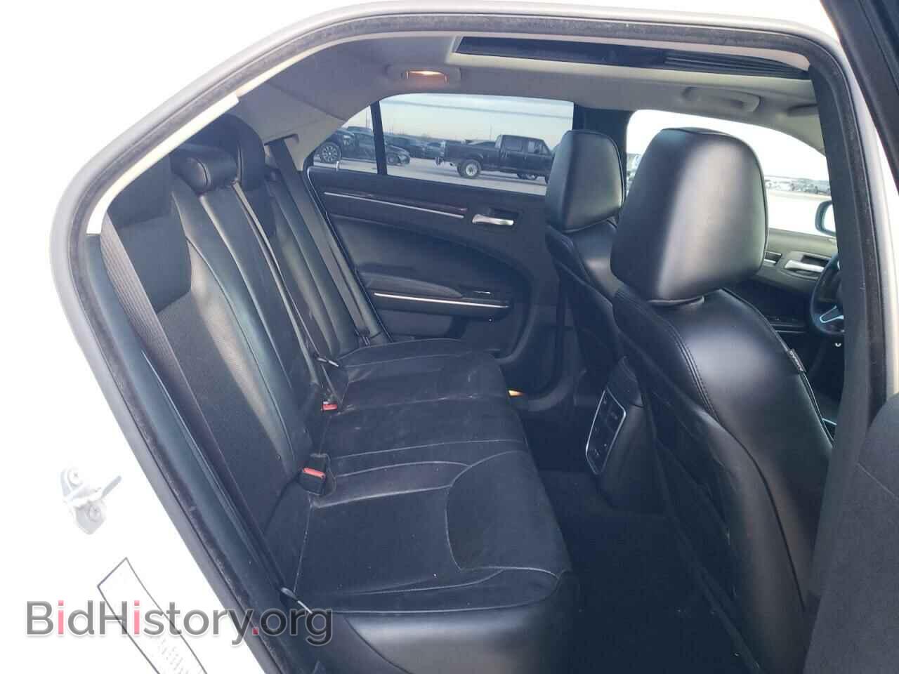 2019 CHRYSLER 300 - VIN: 2C3CCAKG1KH634473 - Фото 10