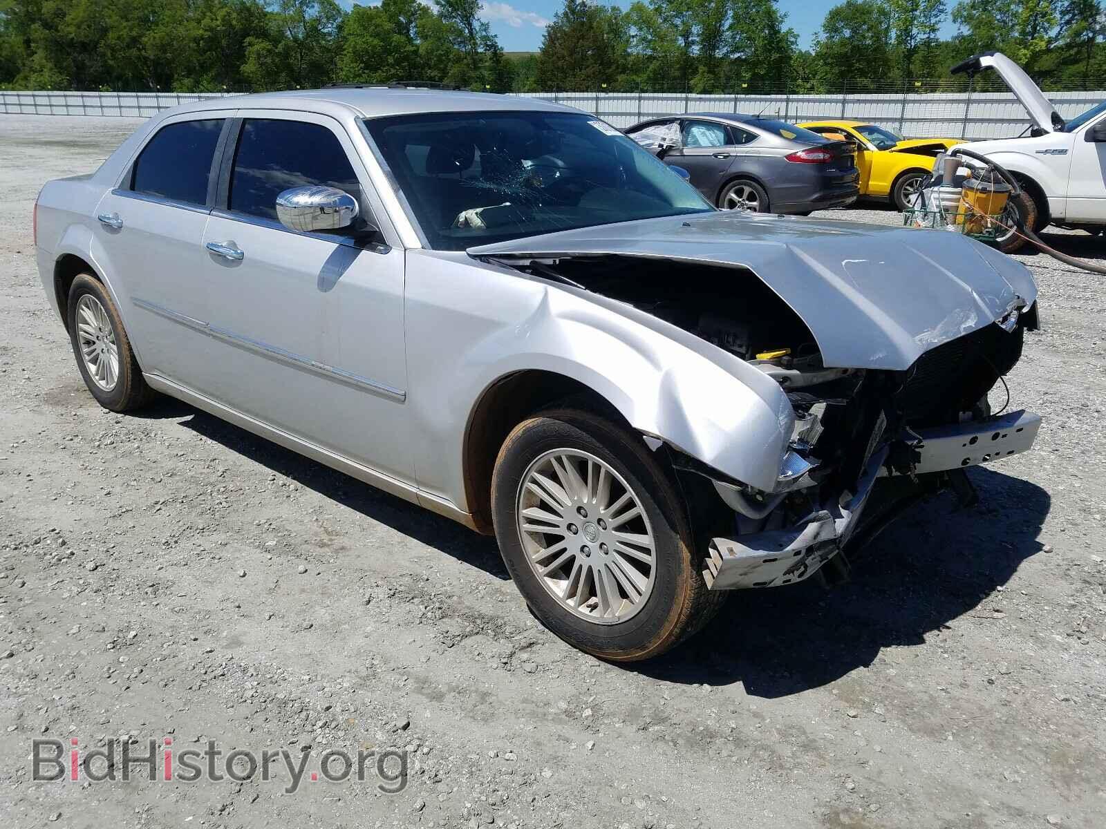 Photo 2C3CA4CDXAH183828 - CHRYSLER 300 2010