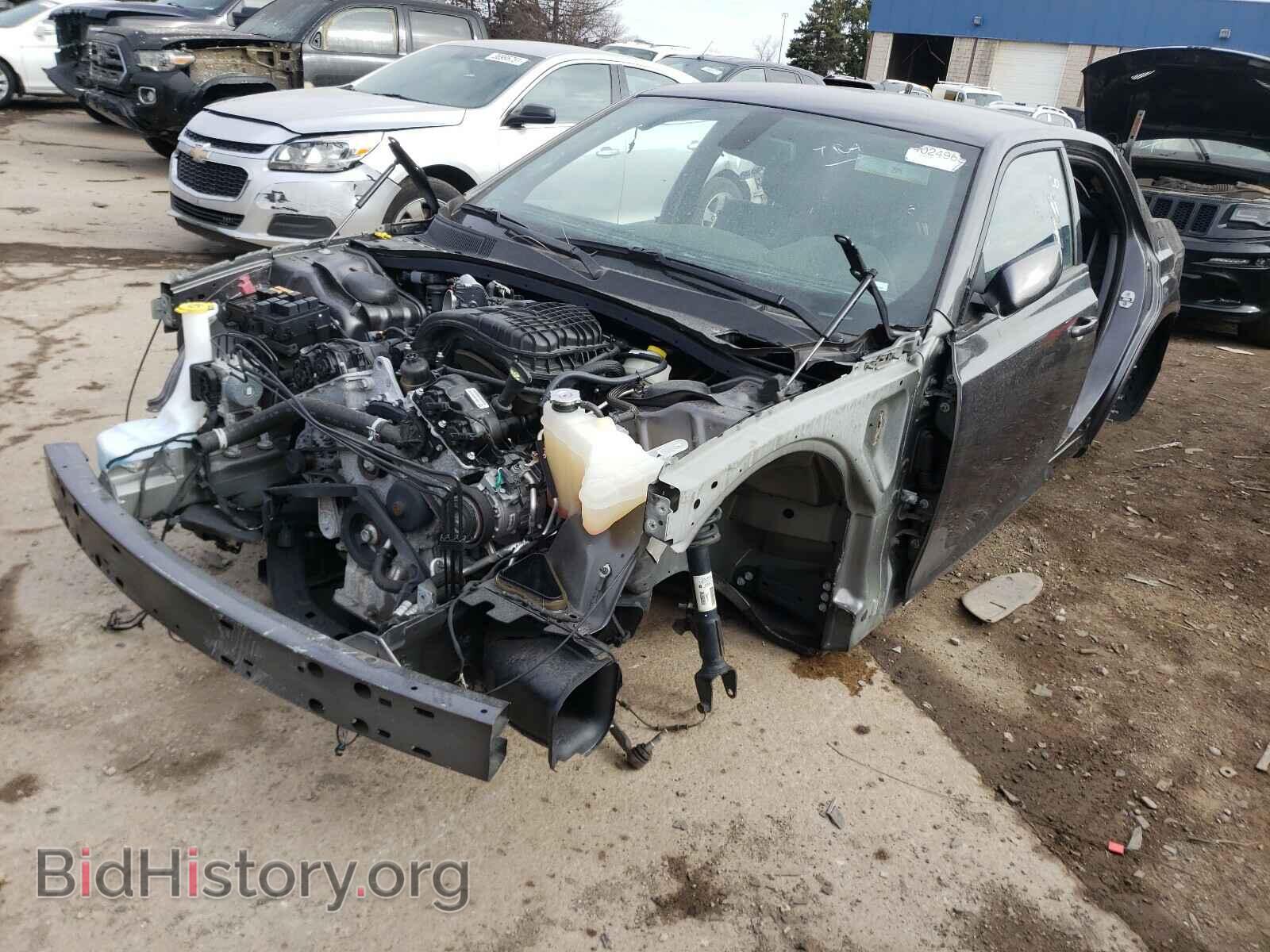 2019 CHRYSLER 300 - VIN: 2C3CCABGXKH682831 - Фото 2