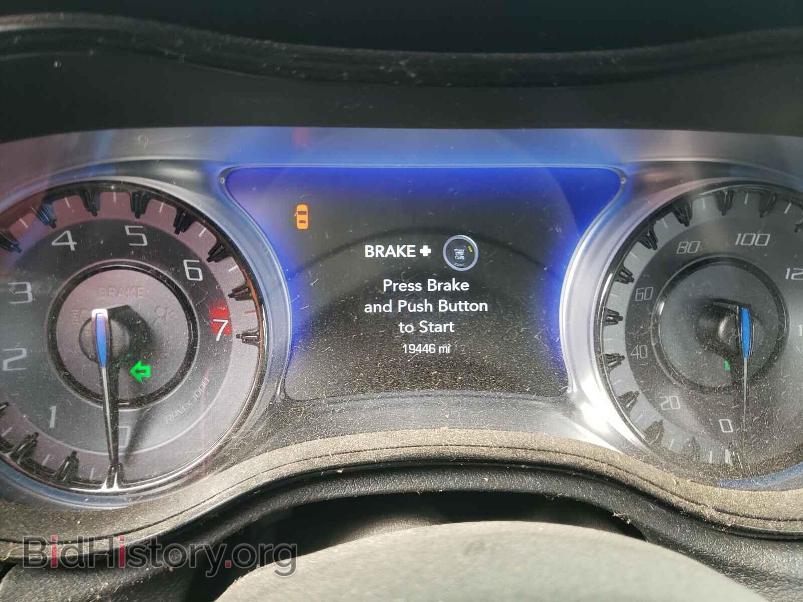 2019 CHRYSLER 300 - VIN: 2C3CCABGXKH682831 - Фото 8
