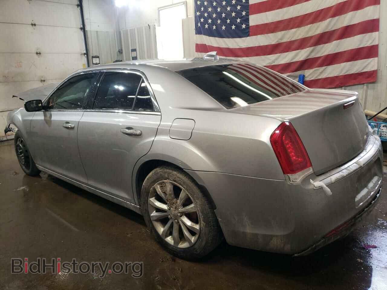 2018 CHRYSLER 300 - VIN: 2C3CCAKG1JH269064 - Фото 2