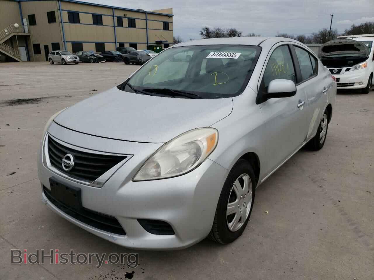 2013 NISSAN VERSA - VIN: 3N1CN7AP2DL851070 - Фото 2