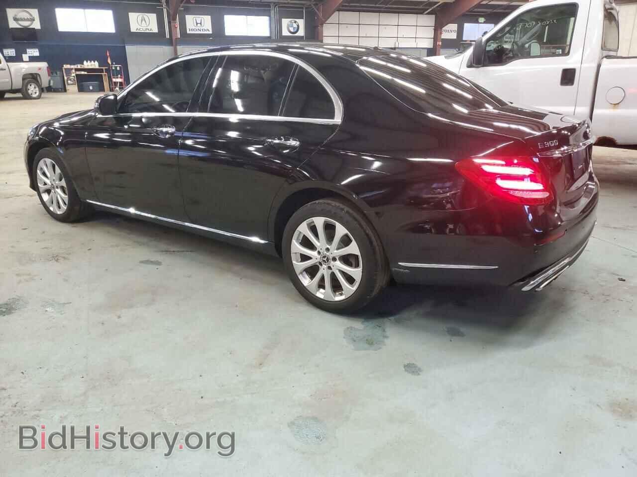 2017 MERCEDES-BENZ E-CLASS - VIN: WDDZF4KB9HA238095 - Фото 2
