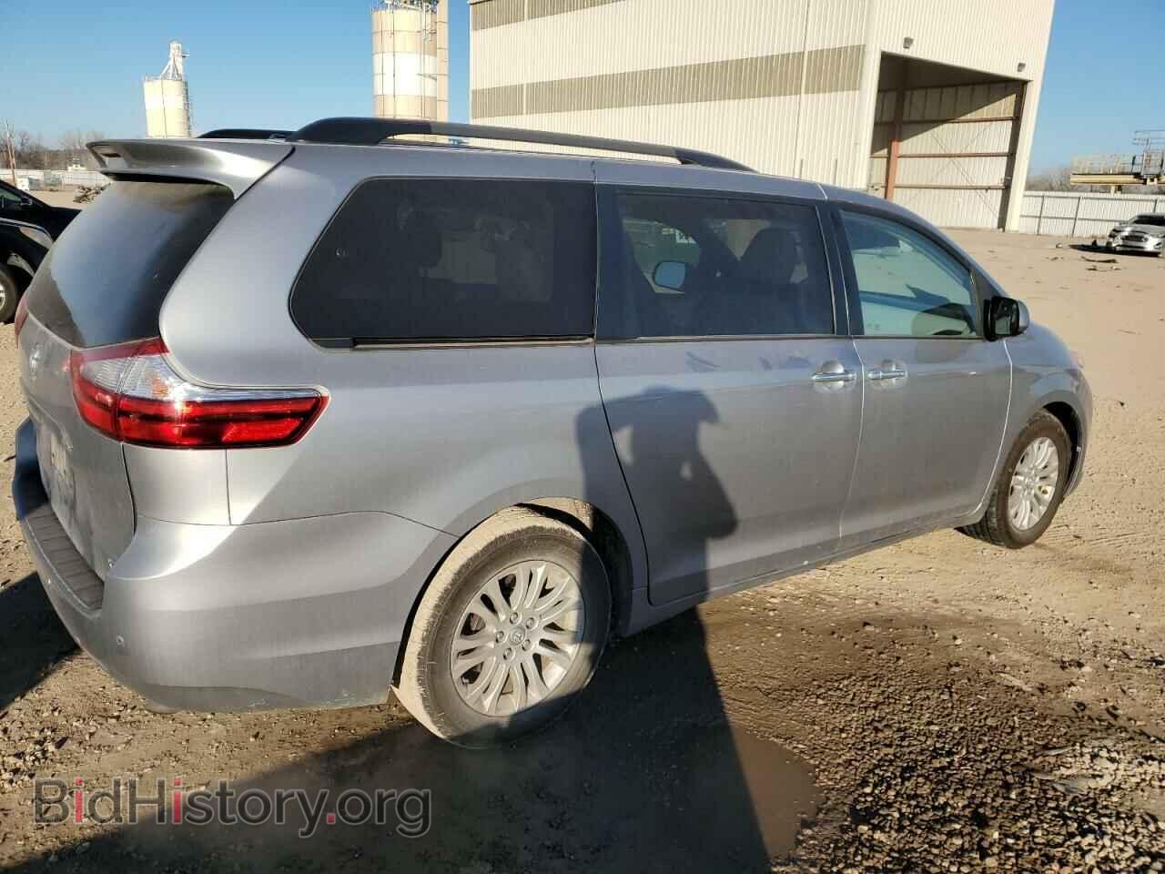 2017 TOYOTA All Models - VIN: 5TDYZ3DC0HS852453 - Фото 3