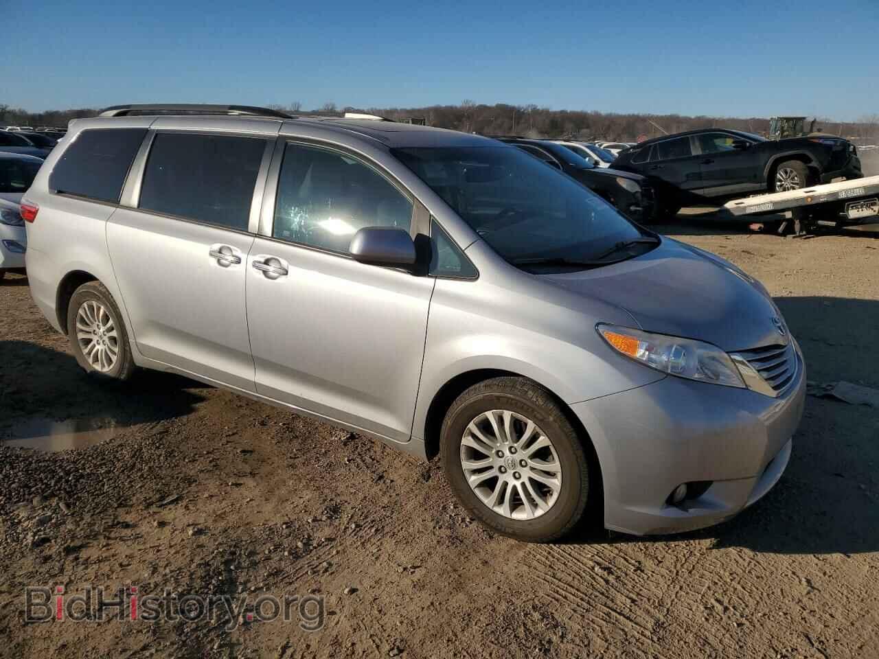 2017 TOYOTA All Models - VIN: 5TDYZ3DC0HS852453 - Фото 4