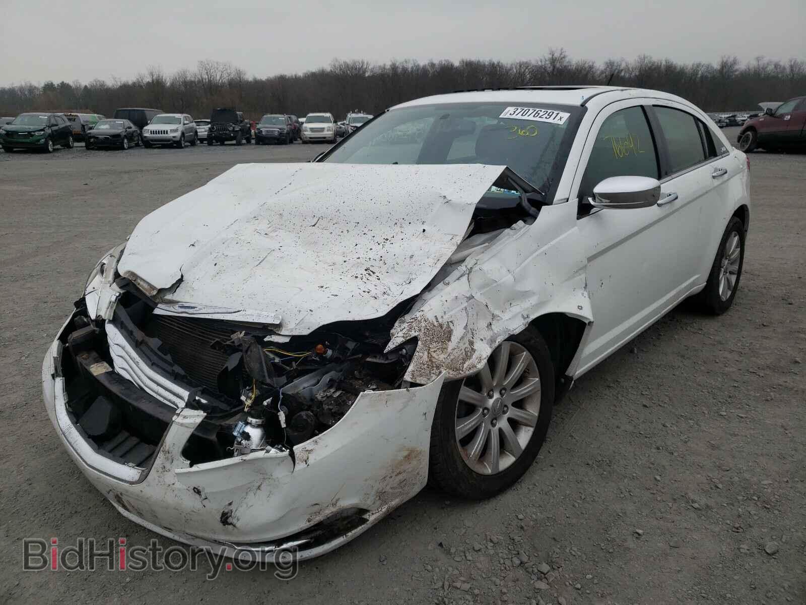 2013 CHRYSLER 200 - VIN: 1C3CCBCG7DN617157 - Photo 2