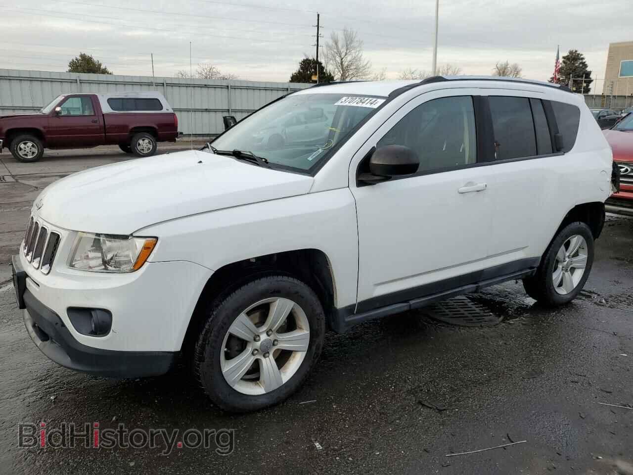 Photo 1J4NF1FBXBD179351 - JEEP COMPASS 2011