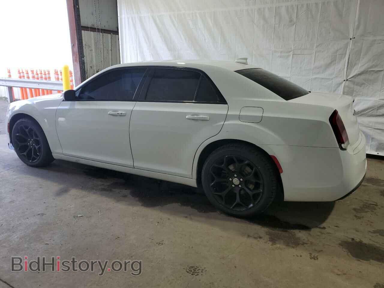 2019 CHRYSLER 300 - VIN: 2C3CCABGXKH585421 - Фото 2