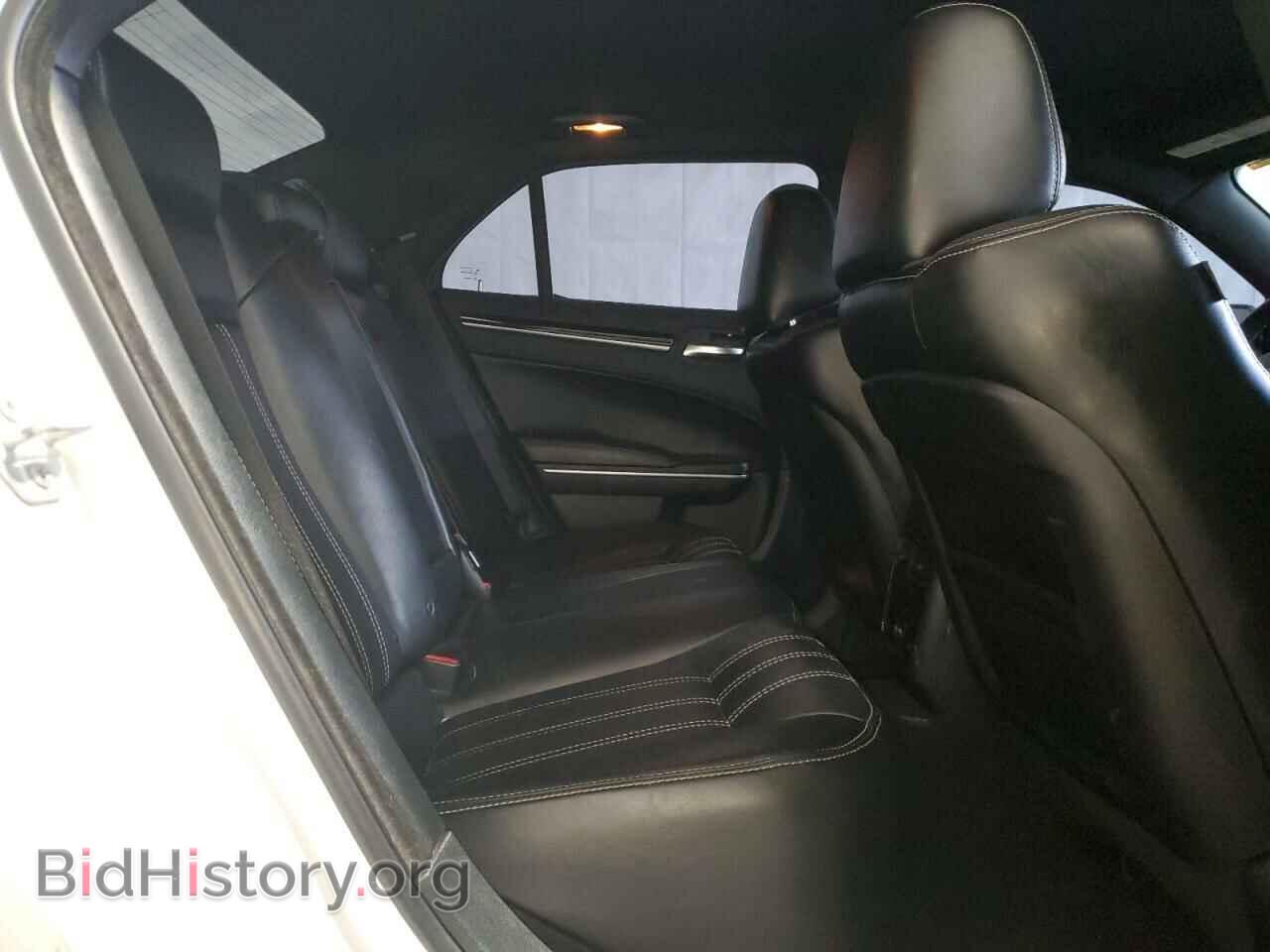 2019 CHRYSLER 300 - VIN: 2C3CCABGXKH585421 - Фото 10