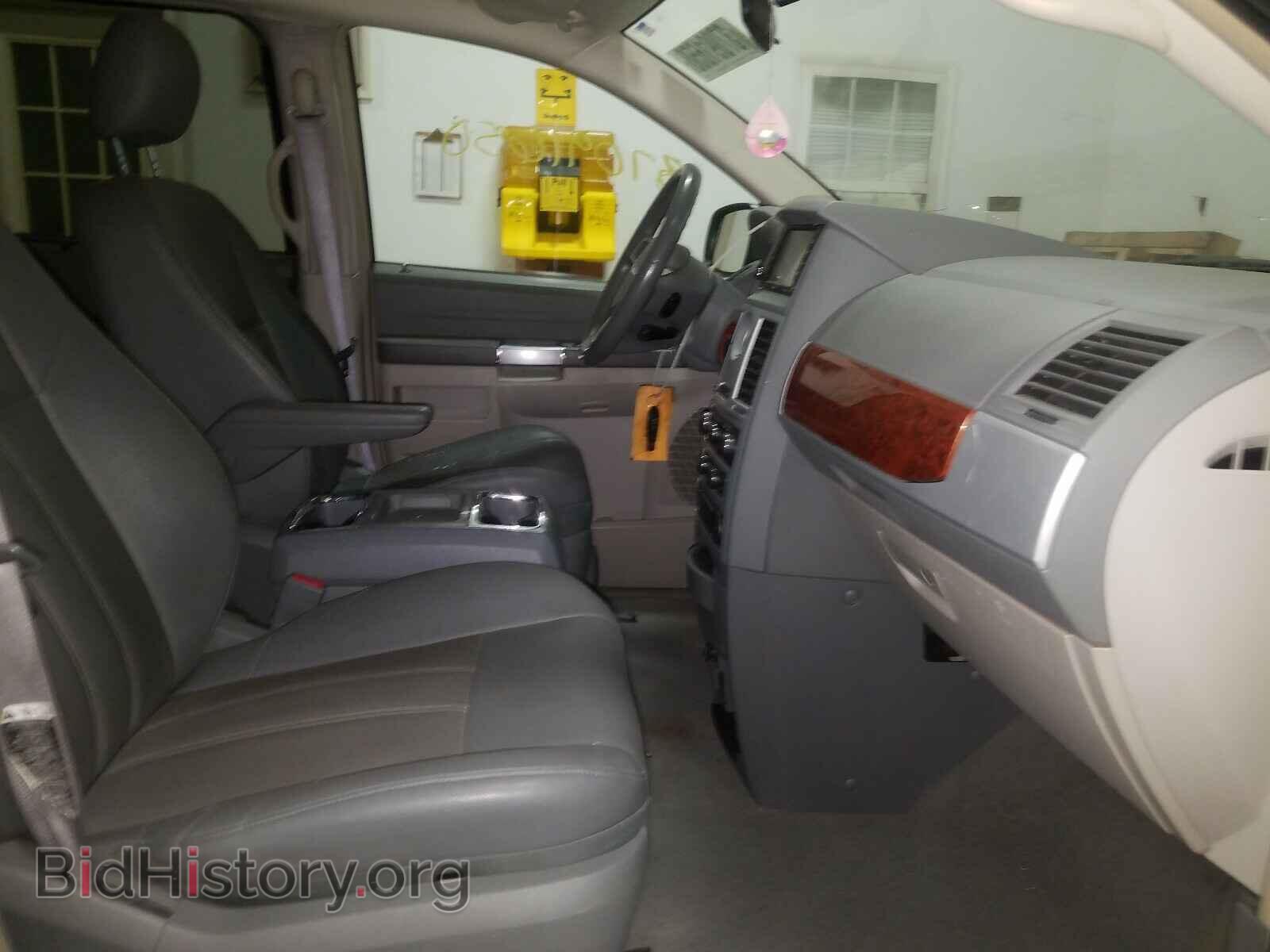 2008 CHRYSLER MINIVAN - VIN: 2A8HR54P78R786967 - Фото 5