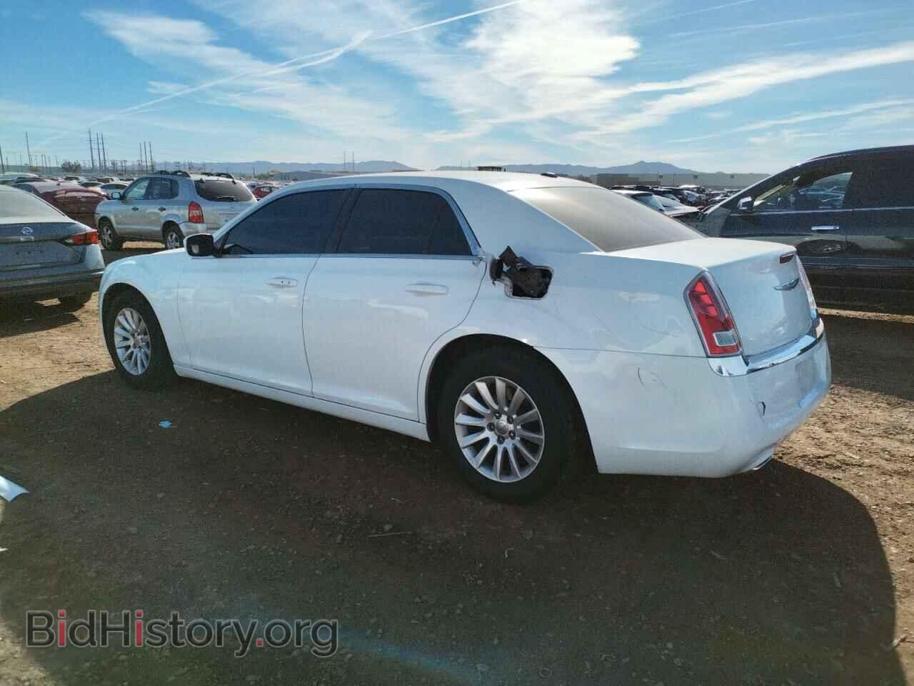 2014 CHRYSLER 300 - VIN: 2C3CCAAG9EH199983 - Фото 2
