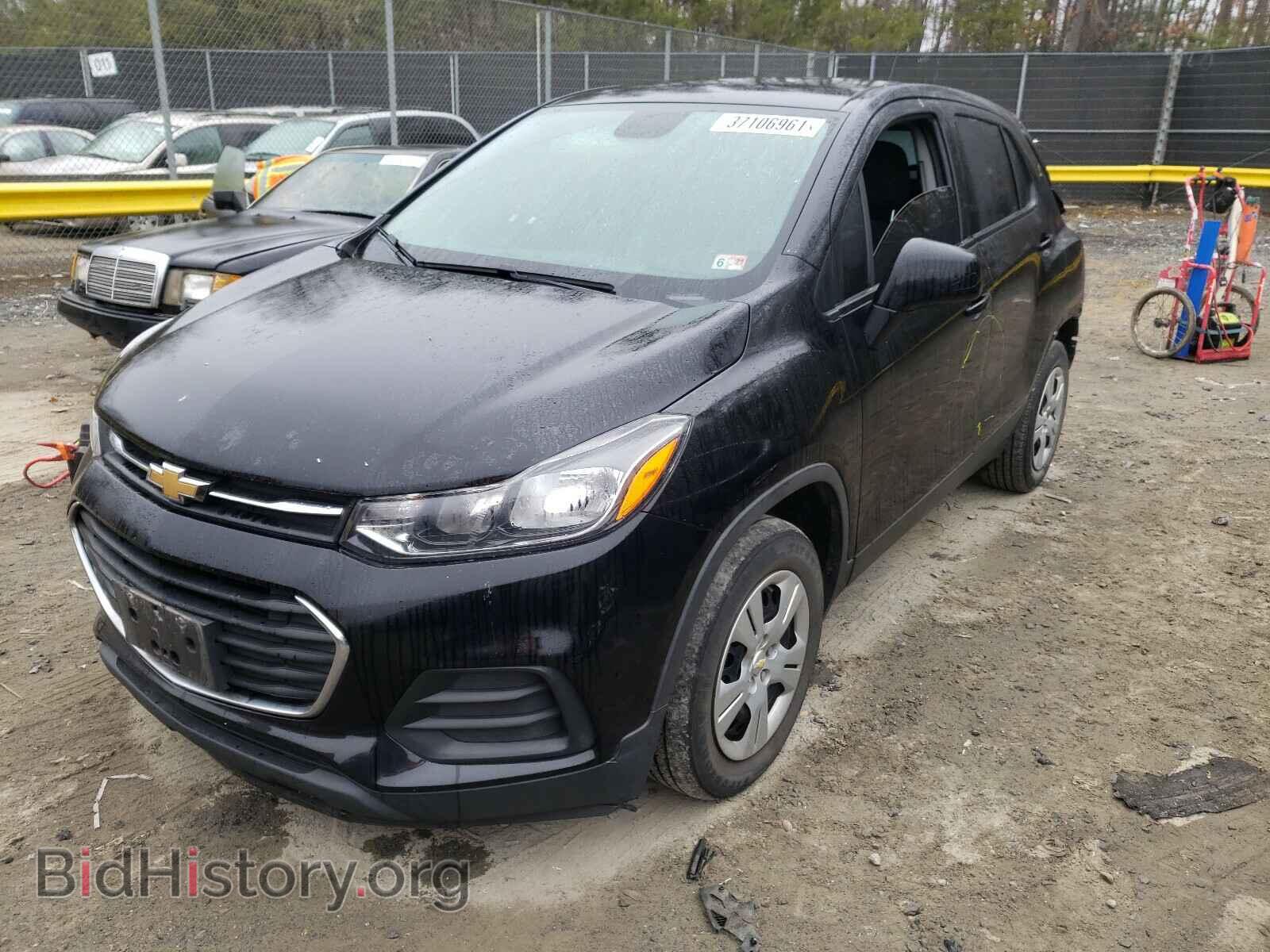 2017 CHEVROLET TRAX - VIN: 3GNCJKSBXHL185569 - Фото 2