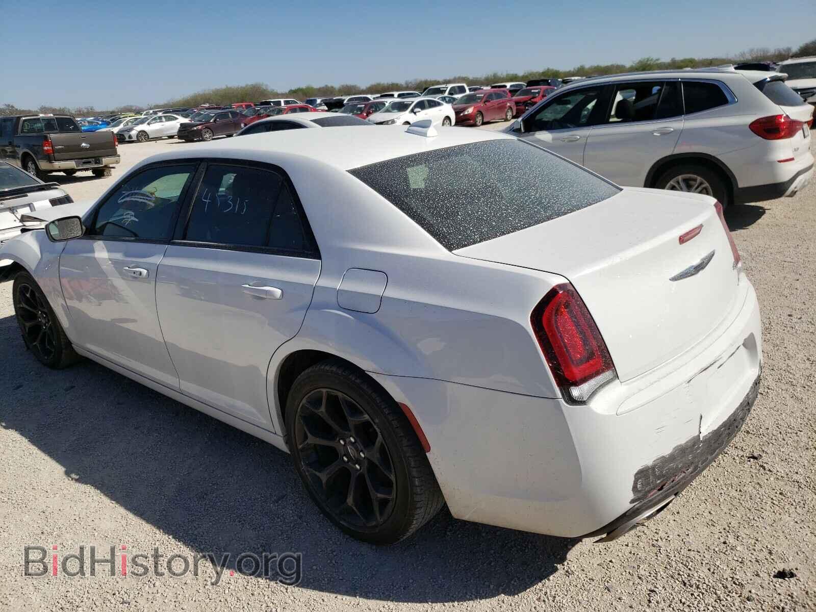 2019 CHRYSLER 300 - VIN: 2C3CCABG1KH516603 - Фото 3
