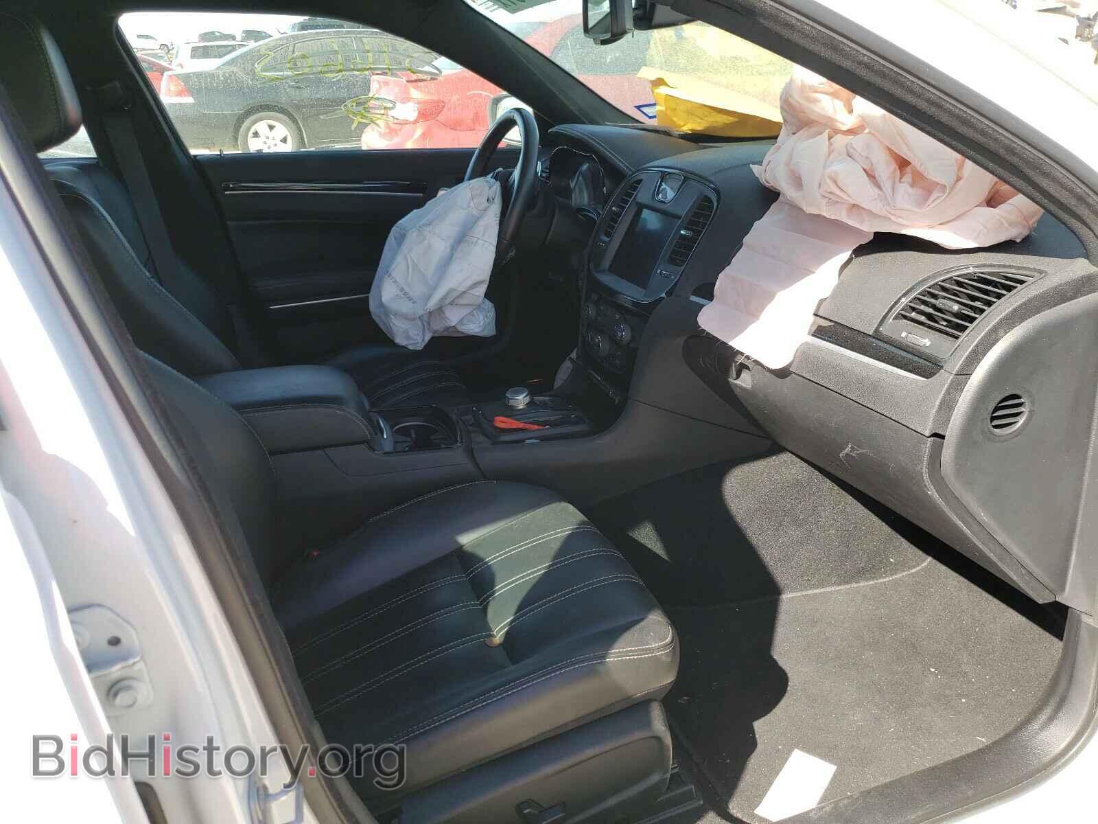 2019 CHRYSLER 300 - VIN: 2C3CCABG1KH516603 - Фото 5