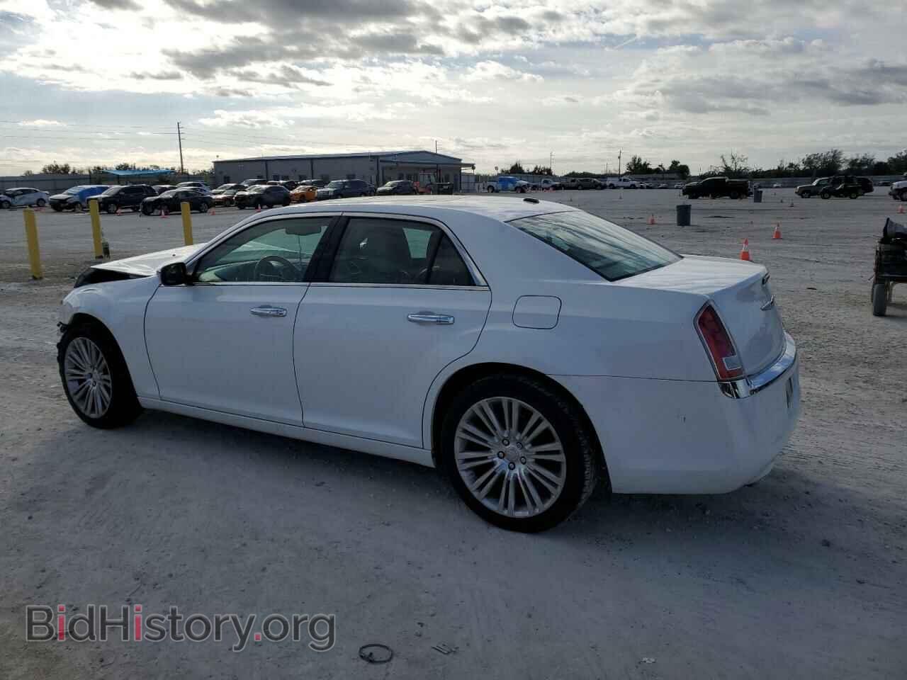 2011 CHRYSLER 300 - VIN: 2C3CA5CG0BH528253 - Фото 2