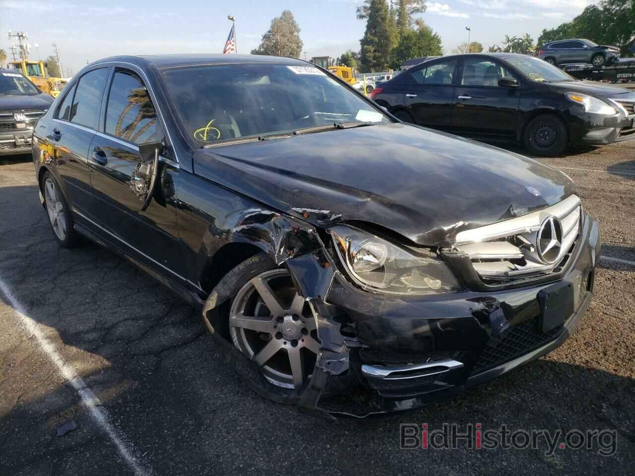 Photo WDDGF4HBXDA810459 - MERCEDES-BENZ C-CLASS 2013