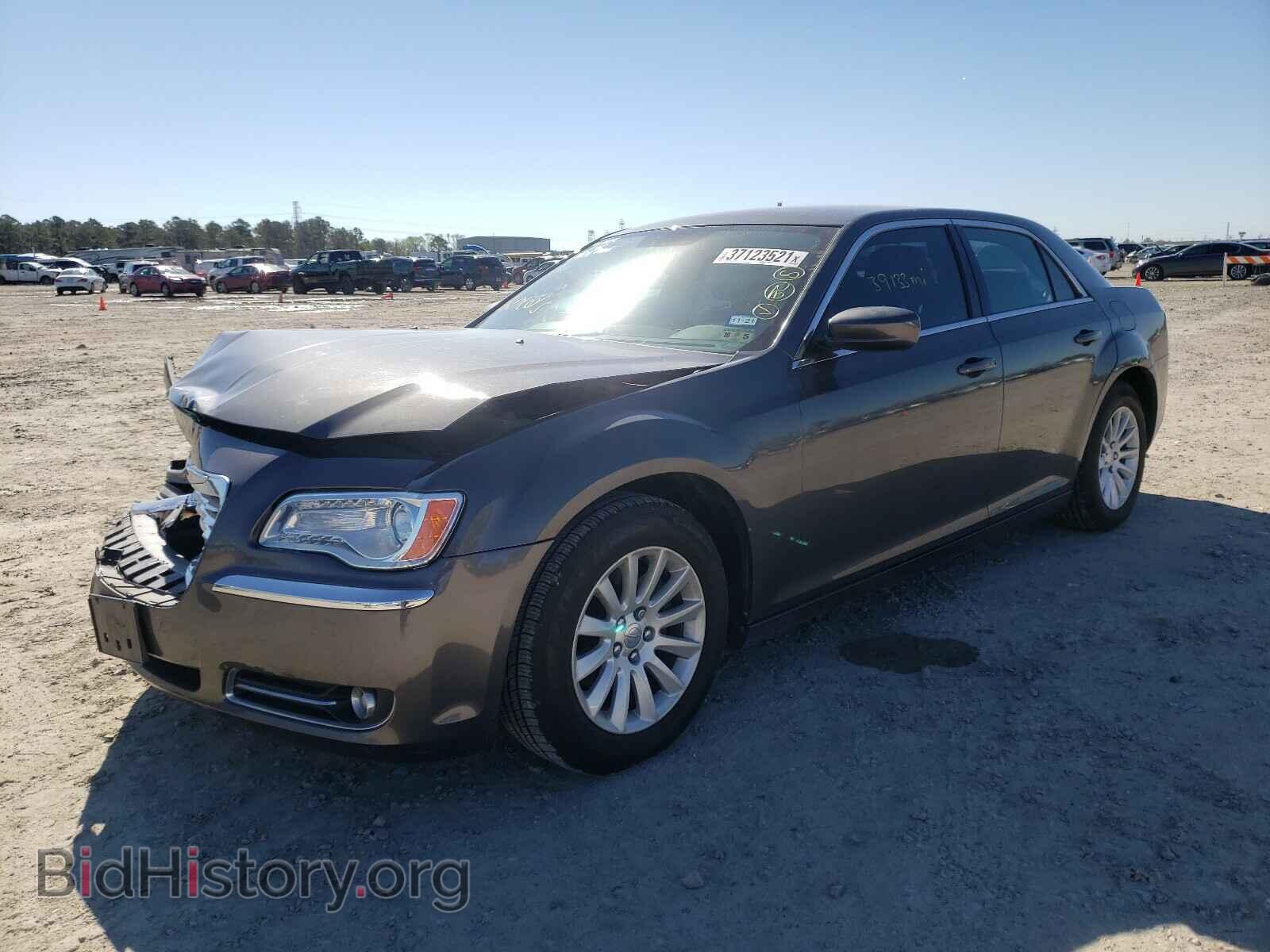 2013 CHRYSLER 300 - VIN: 2C3CCAAG1DH561416 - Фото 2