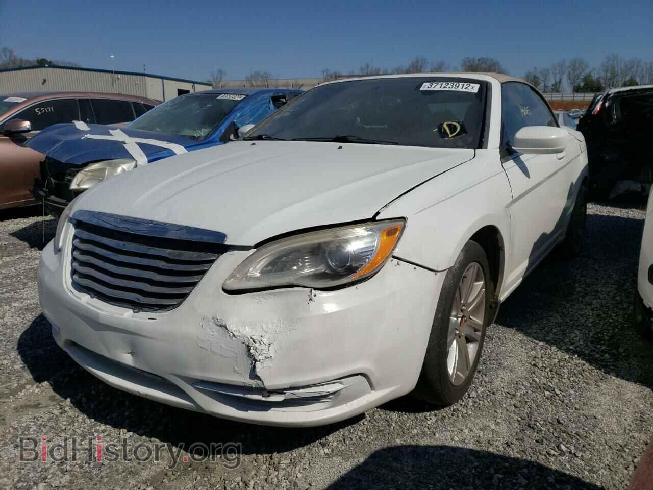 2011 CHRYSLER 200 - VIN: 1C3BC2EB4BN563889 - Фото 2