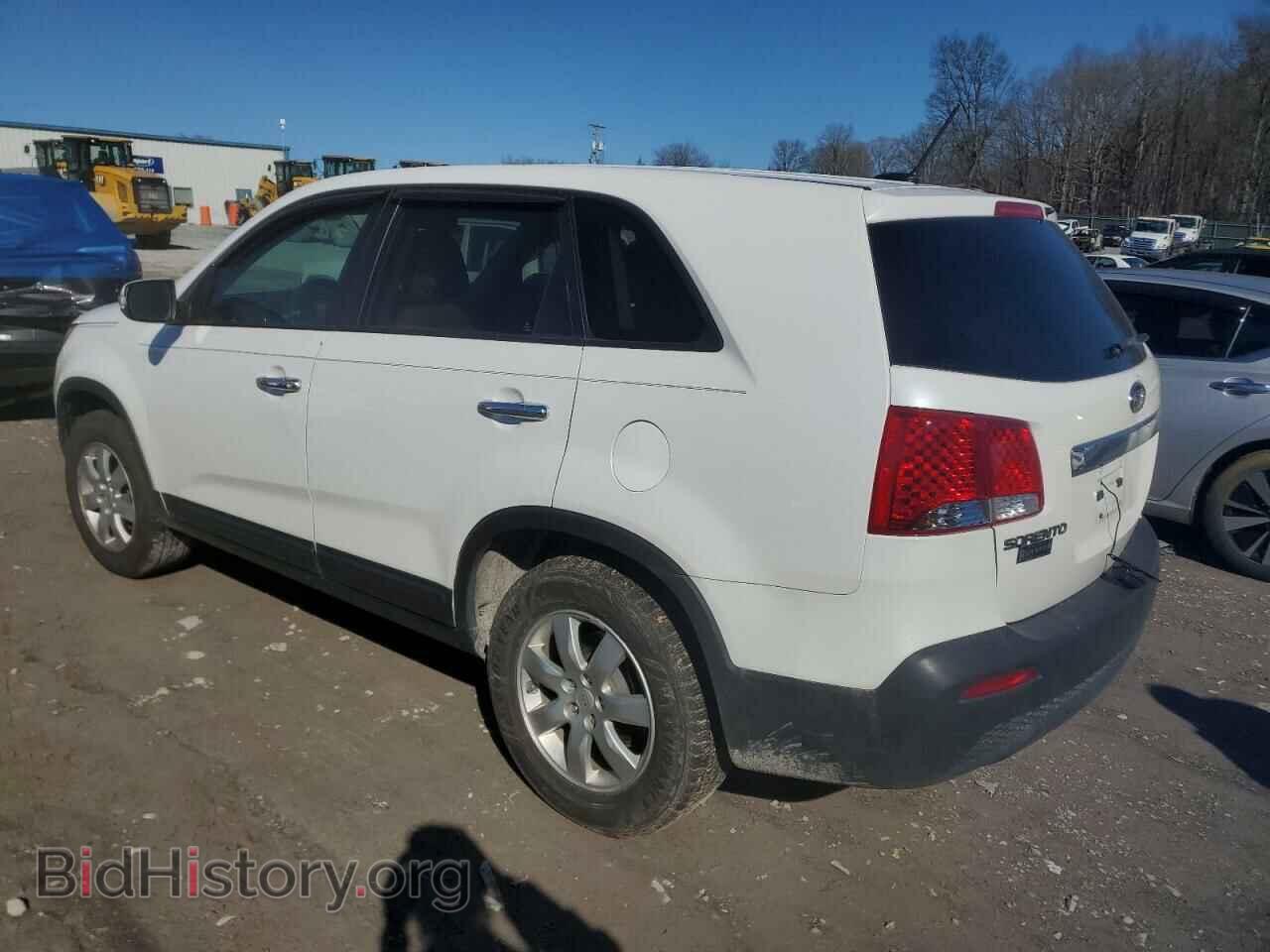 2011 KIA SORENTO - VIN: 5XYKT3A16BG012465 - Фото 2