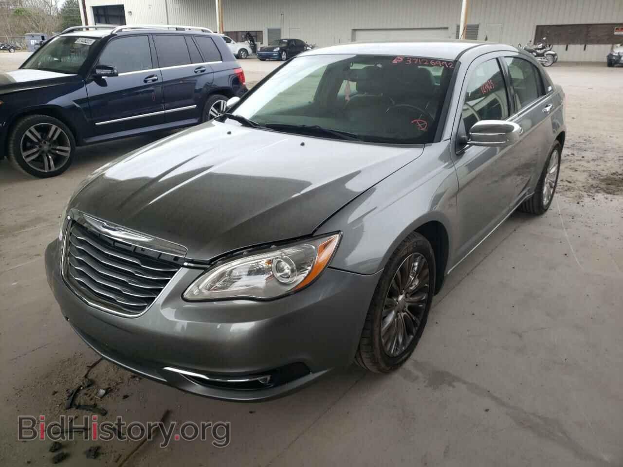 2011 CHRYSLER 200 - VIN: 1C3BC2FG4BN619582 - Фото 2