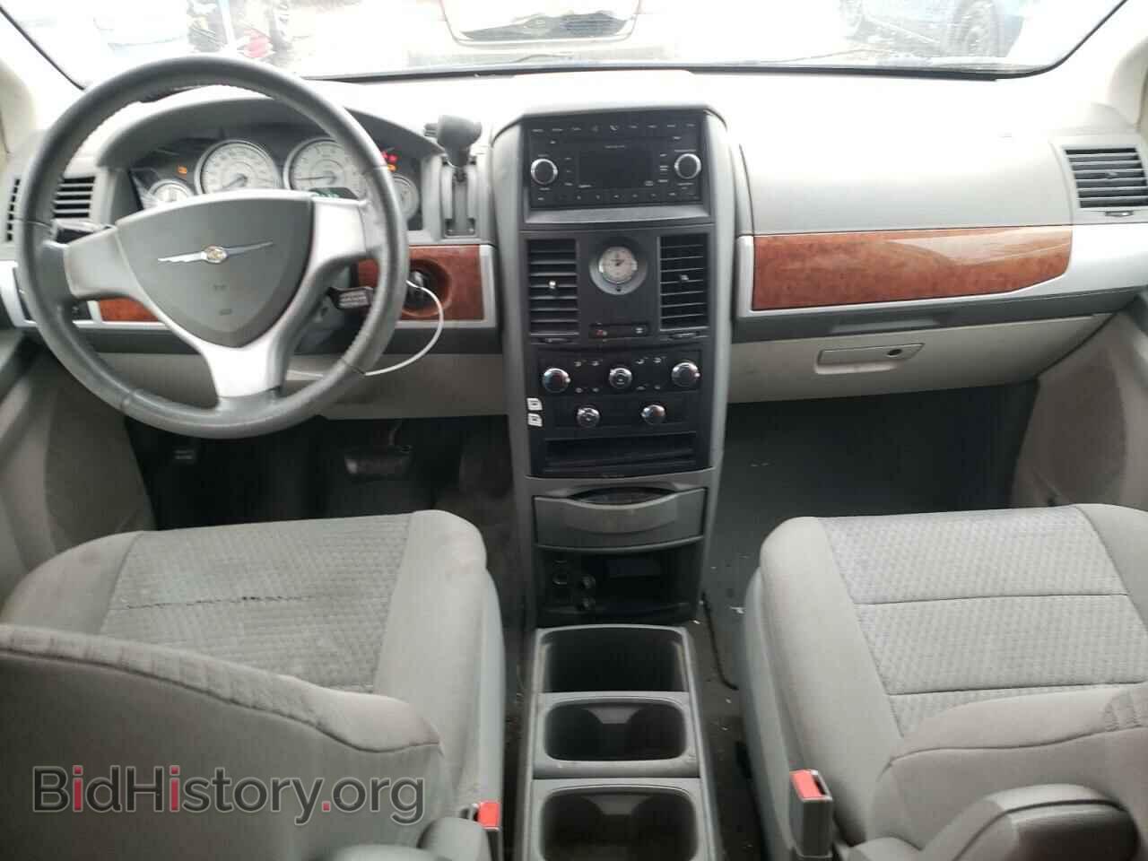 2008 CHRYSLER MINIVAN - VIN: 2A8HR54PX8R811909 - Фото 8