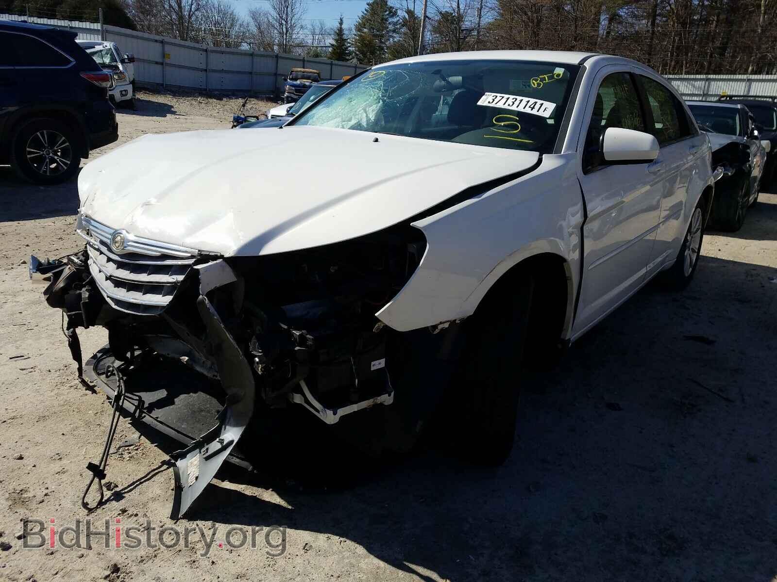 2010 CHRYSLER SEBRING - VIN: 1C3CC5FD8AN197066 - Фото 2