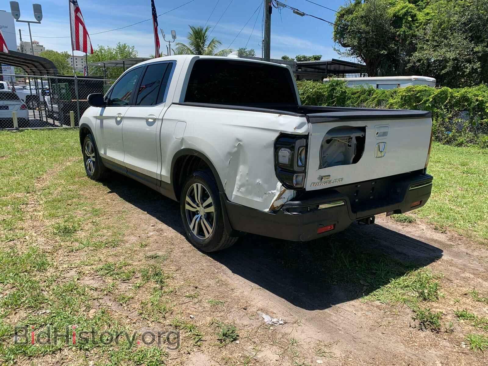 2017 HONDA RIDGELINE - VIN: 5FPYK2F4XHB011174 - Фото 3