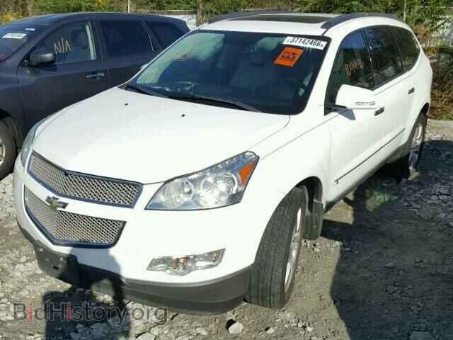 2010 CHEVROLET TRAVERSE - VIN: 1GNLRHED7AS104575 - Фото 2