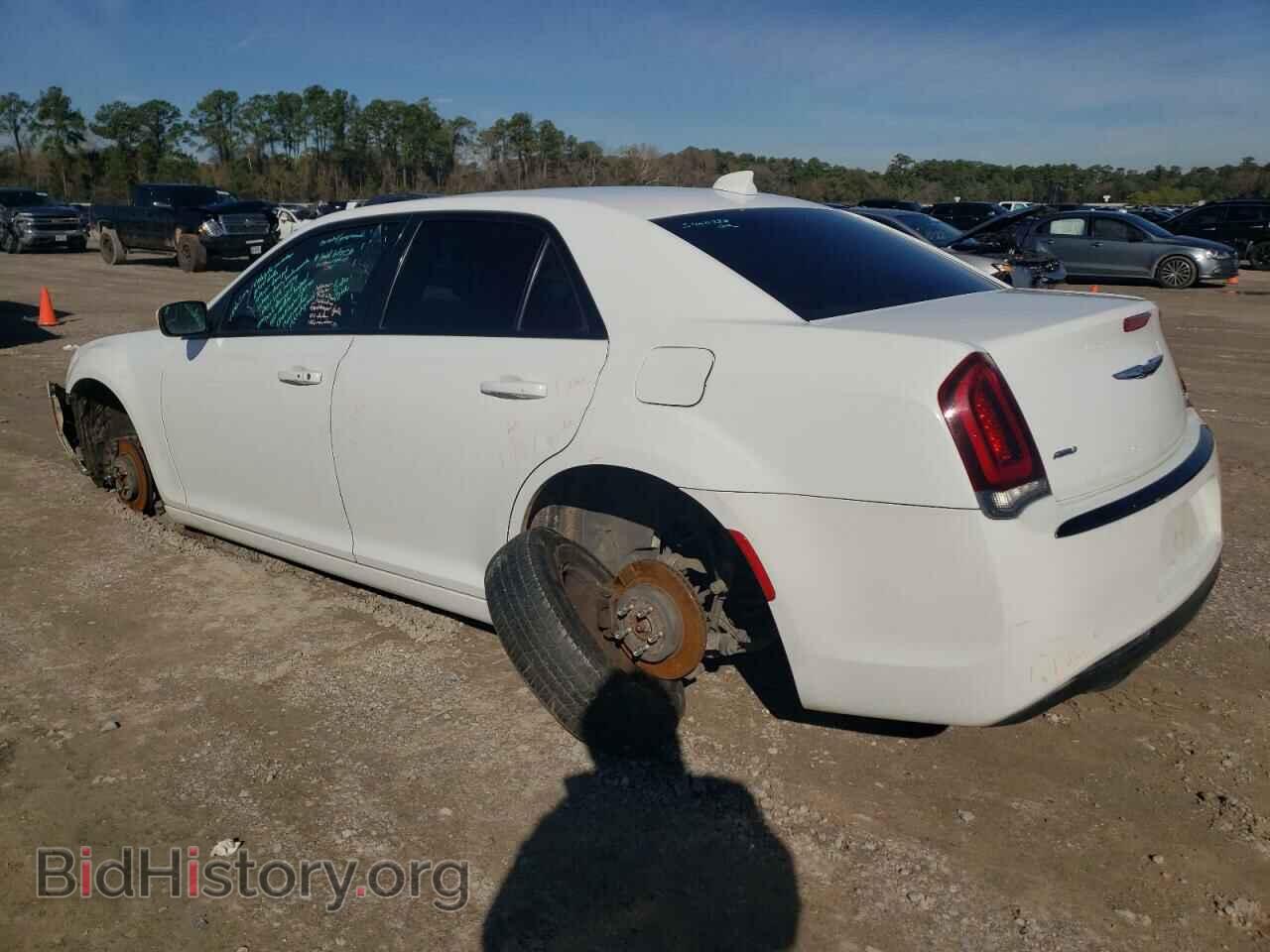 2016 CHRYSLER 300 - VIN: 2C3CCAGG8GH253106 - Photo 2