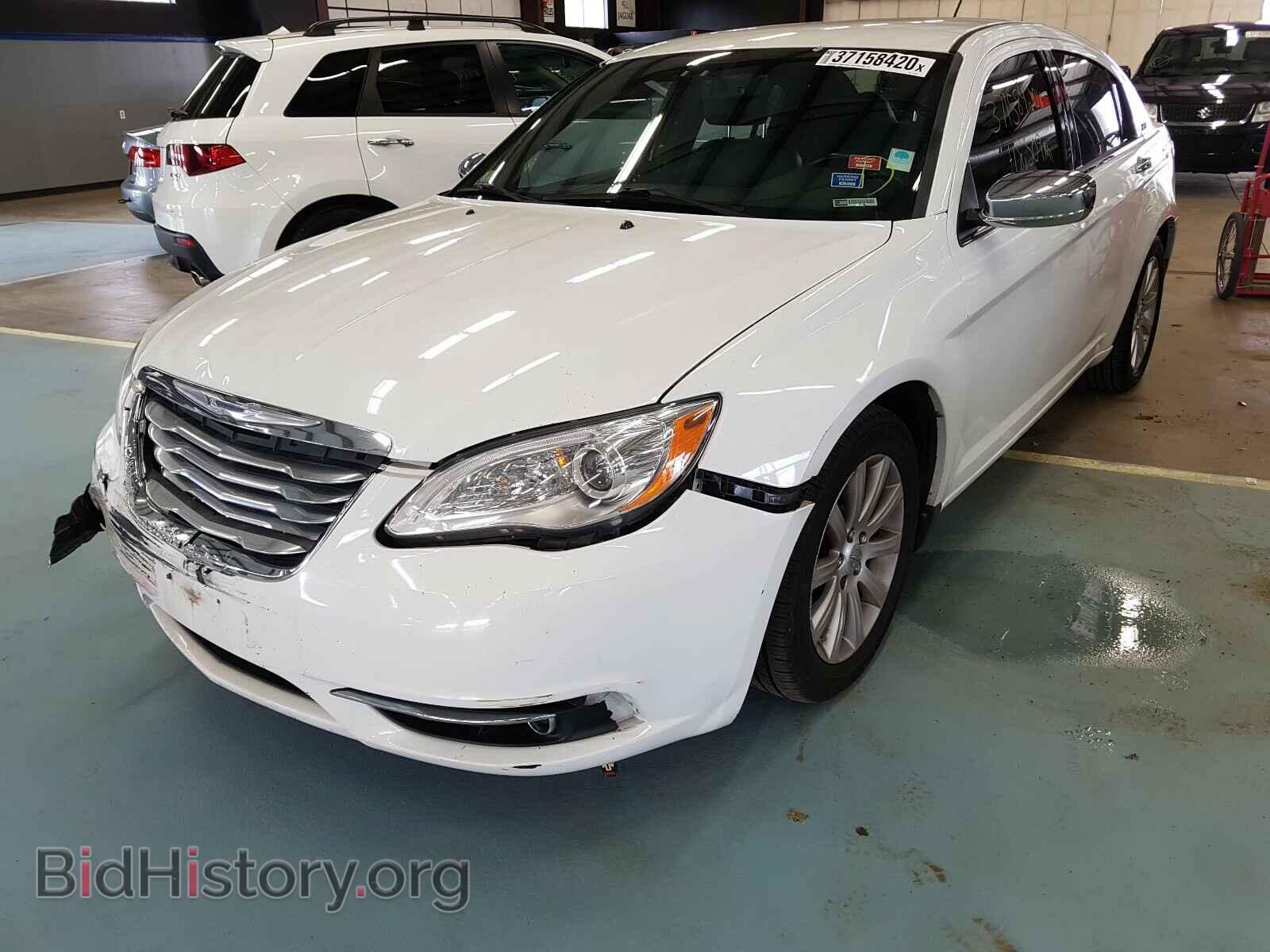 2013 CHRYSLER 200 - VIN: 1C3CCBCG5DN555709 - Фото 2