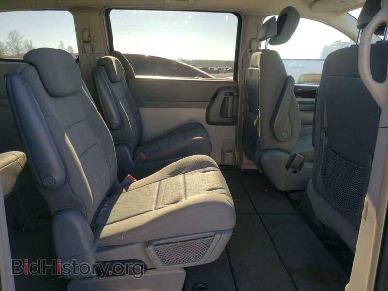 2010 Chrysler MINIVAN (VIN 2A4RR5D17AR308863) — photo 6 of 10