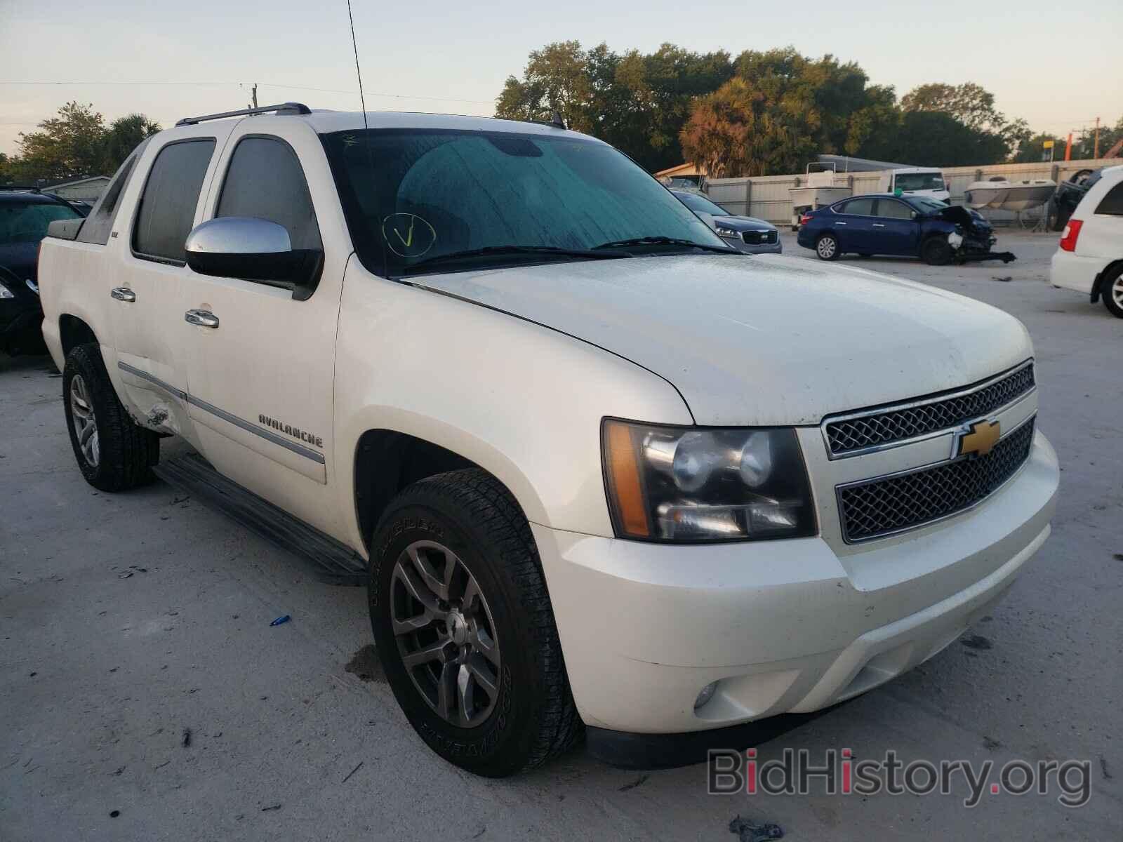 Photo 3GNVKGE01AG240213 - CHEVROLET AVALANCHE 2010
