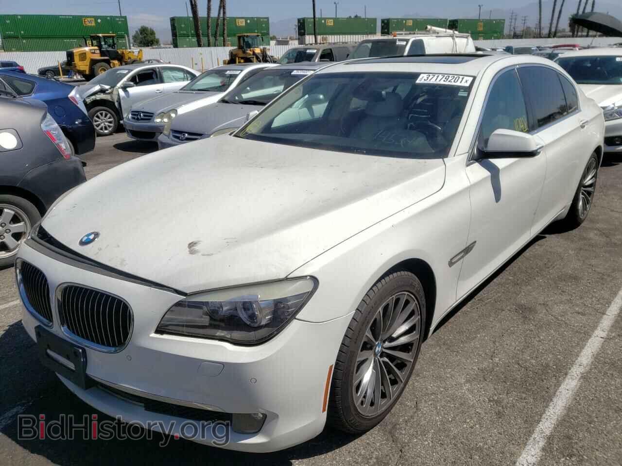 2011 BMW 7 SERIES - VIN: WBAKB4C5XBC574024 - Фото 2
