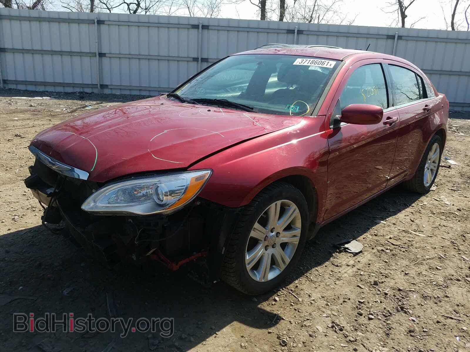 2013 CHRYSLER 200 - VIN: 1C3CCBAB0DN765240 - Фото 2