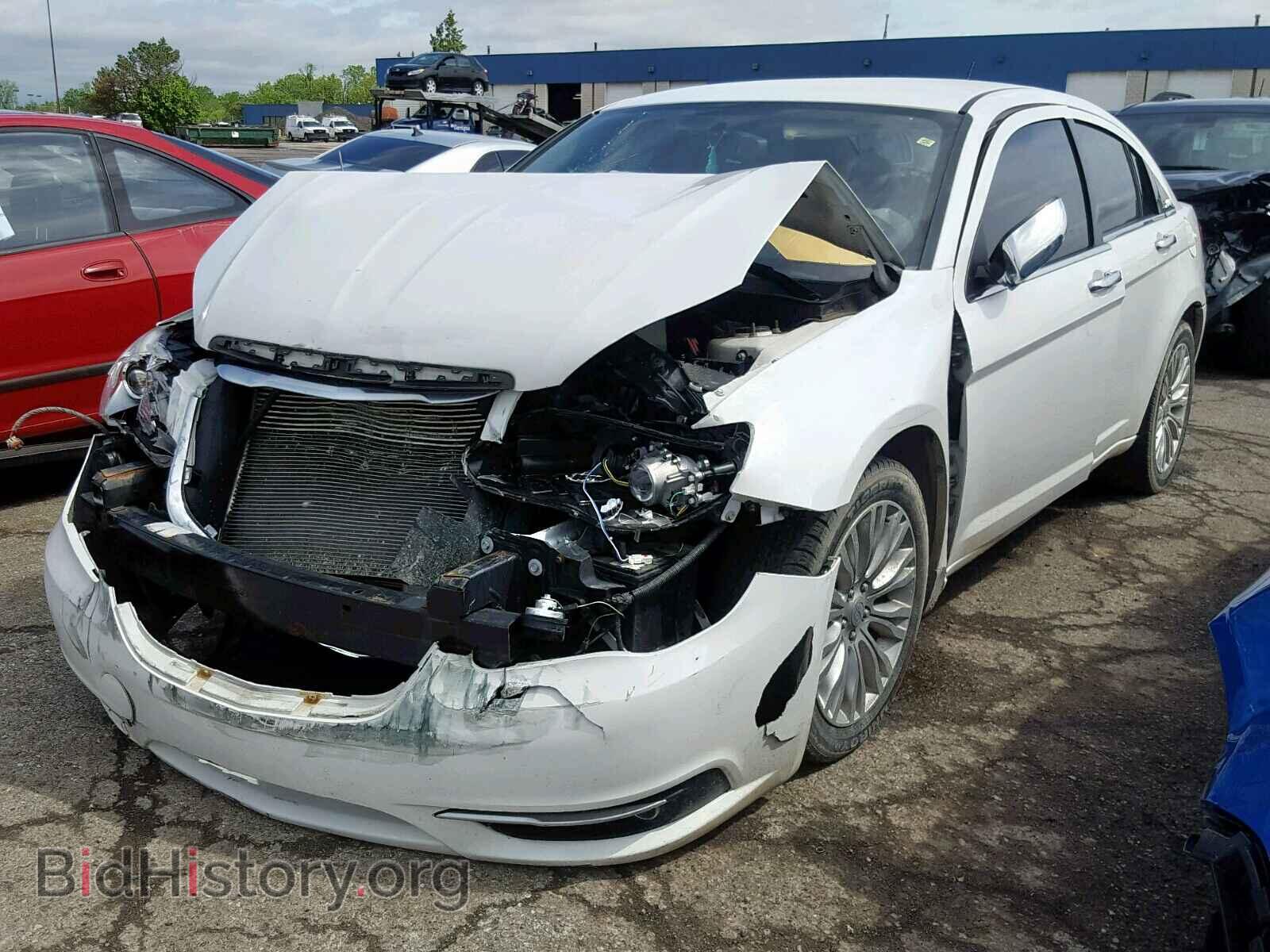 2011 CHRYSLER 200 - VIN: 1C3BC2FG0BN581459 - Фото 2