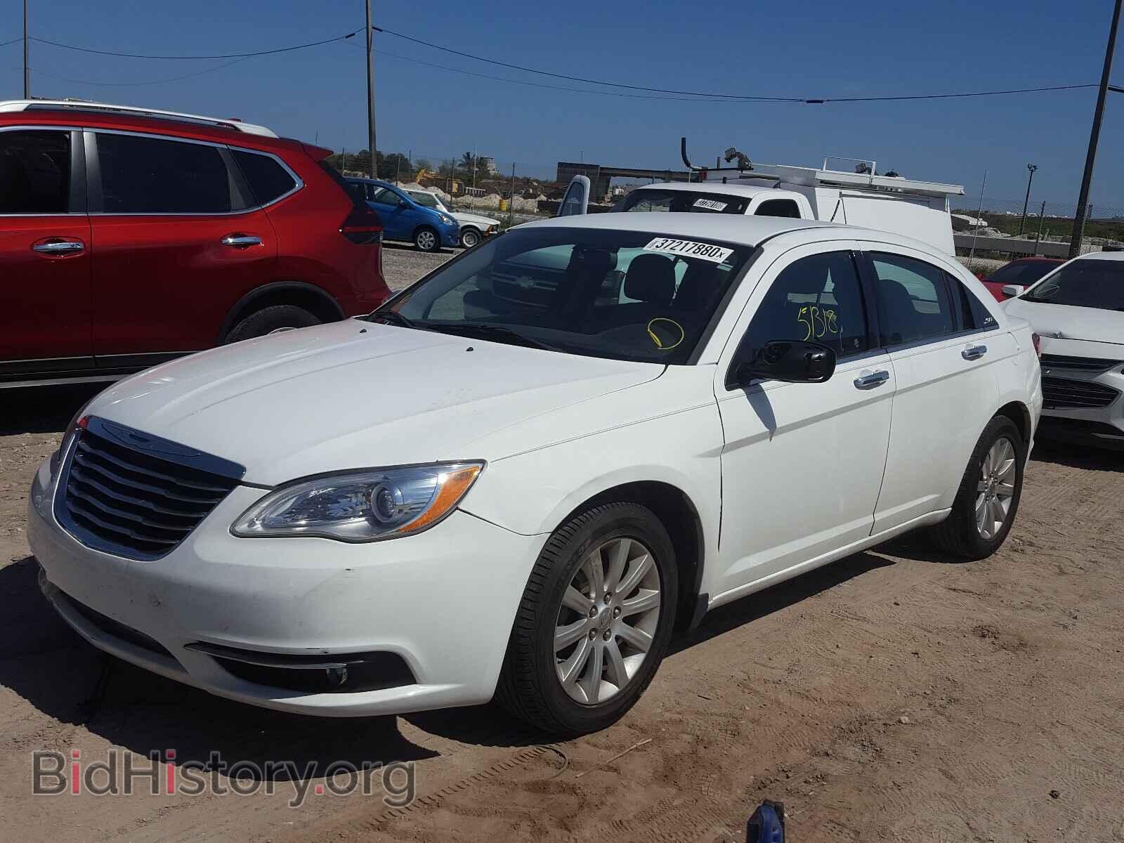 2013 CHRYSLER 200 - VIN: 1C3CCBCG6DN739136 - Фото 2