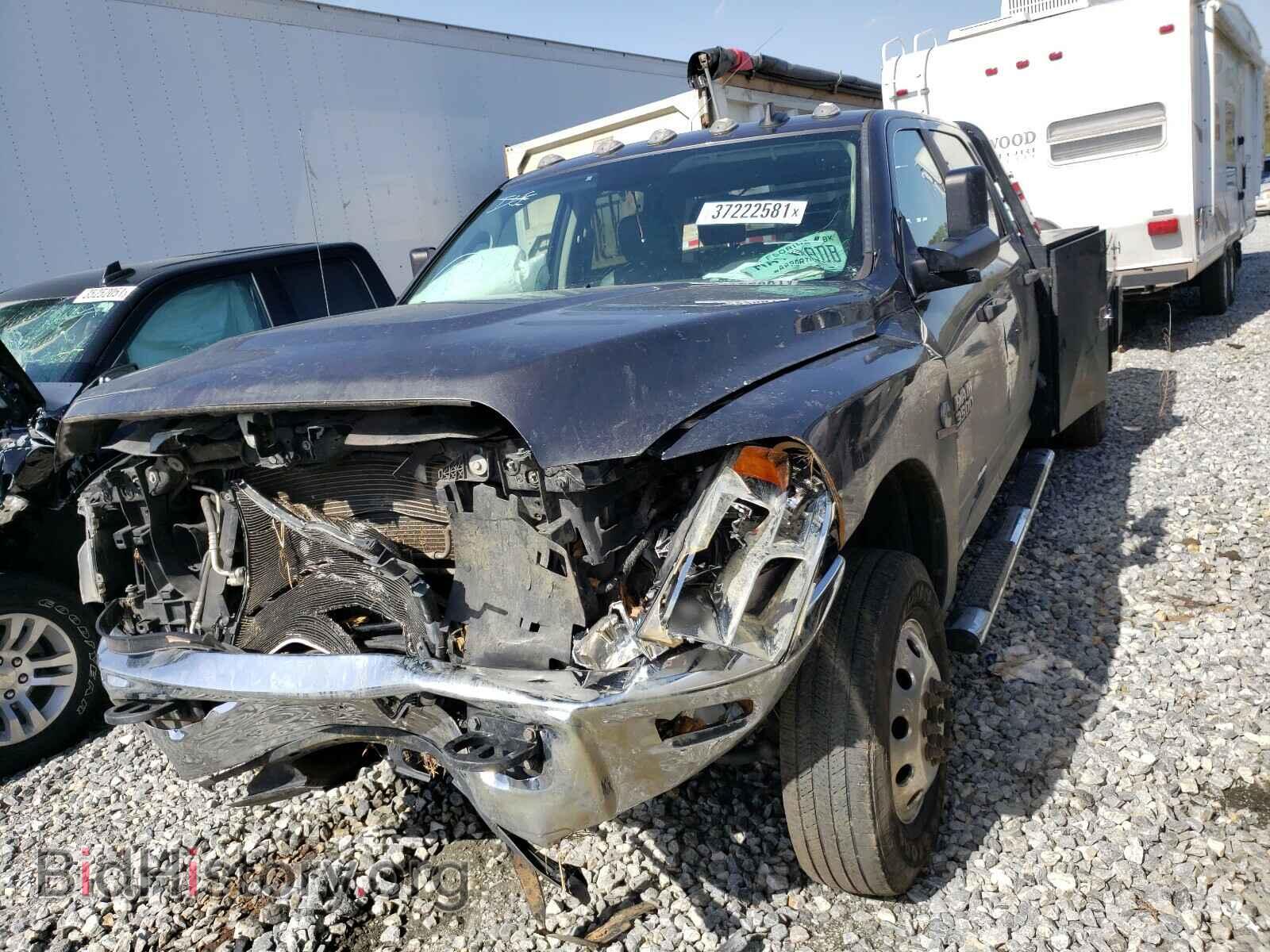 2018 RAM 3500 - VIN: 3C7WRTCL6JG134471 - Фото 2