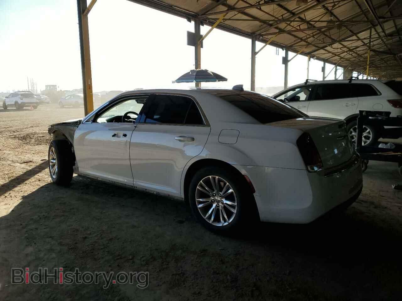 2017 CHRYSLER 300 - VIN: 2C3CCAAGXHH521437 - Фото 2
