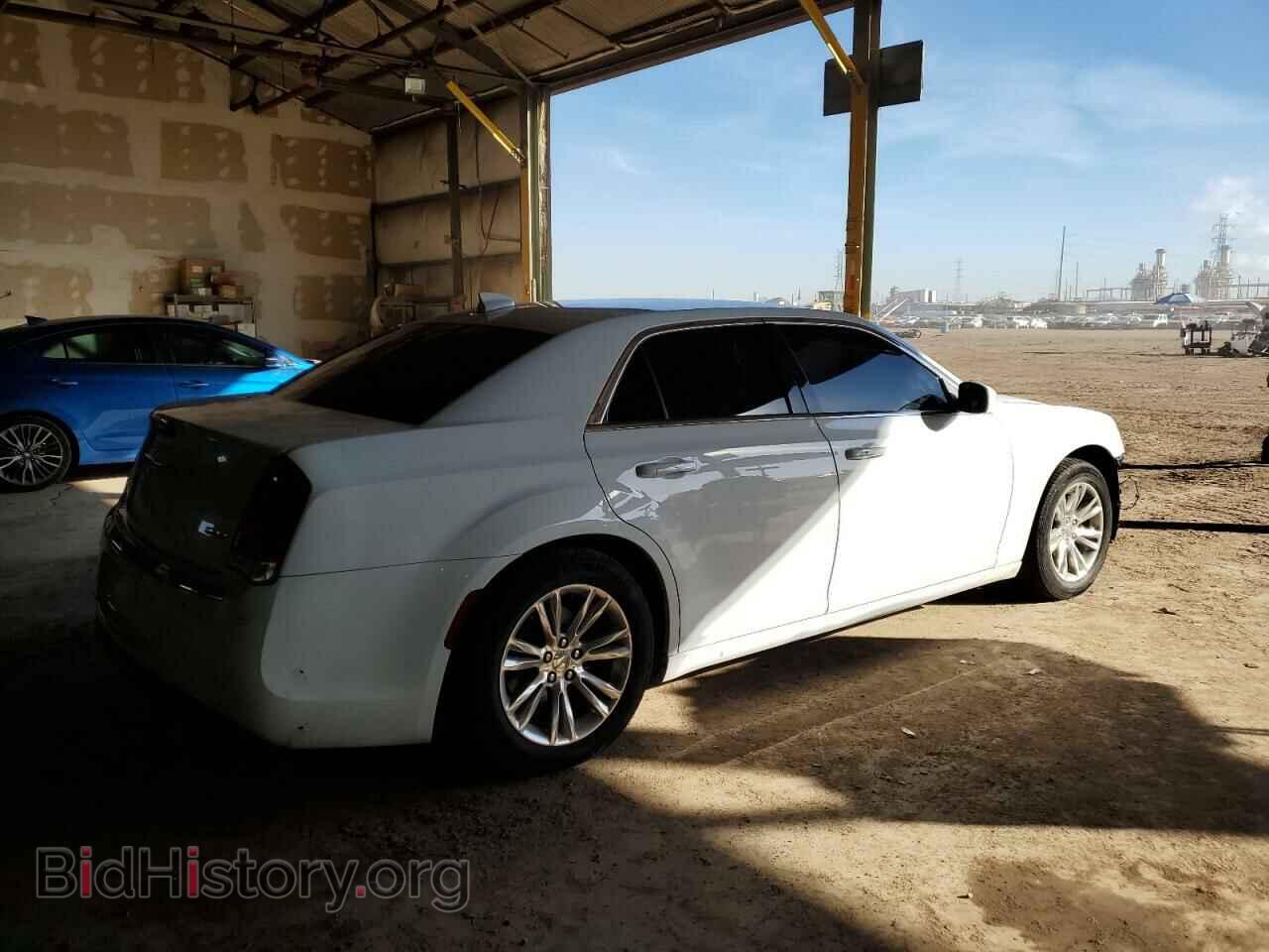 2017 CHRYSLER 300 - VIN: 2C3CCAAGXHH521437 - Фото 3