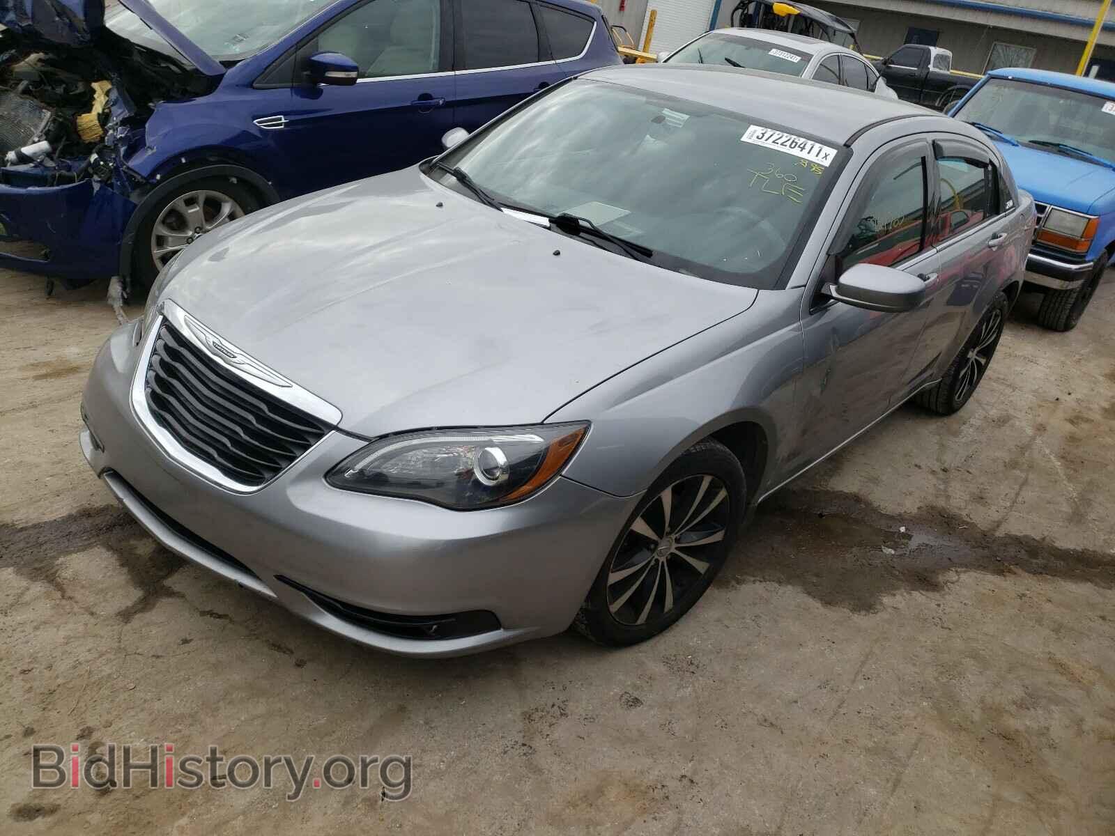 2013 CHRYSLER 200 - VIN: 1C3CCBBGXDN712006 - Фото 2