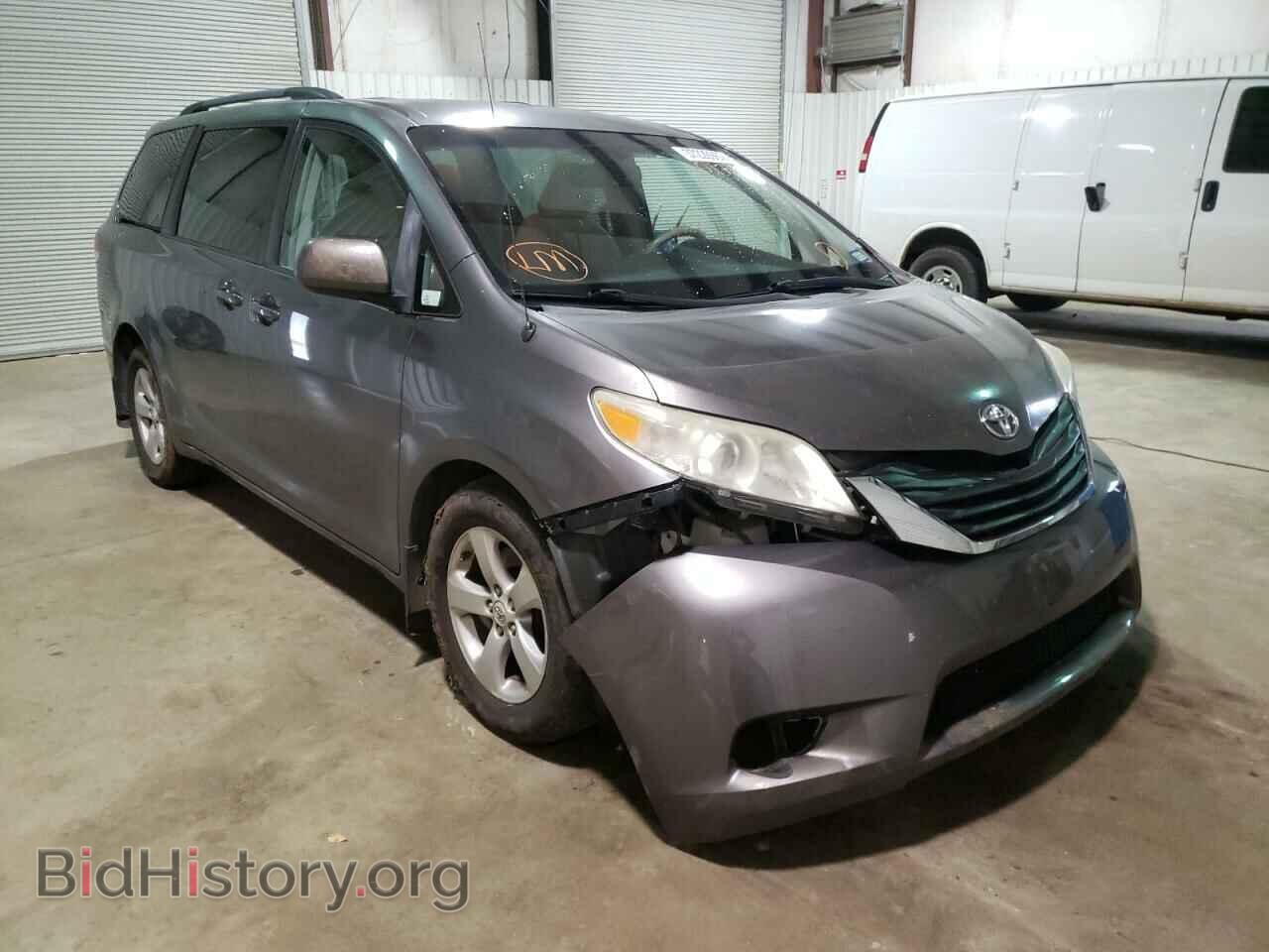 Фотография 5TDKK3DC2BS017648 - TOYOTA SIENNA 2011