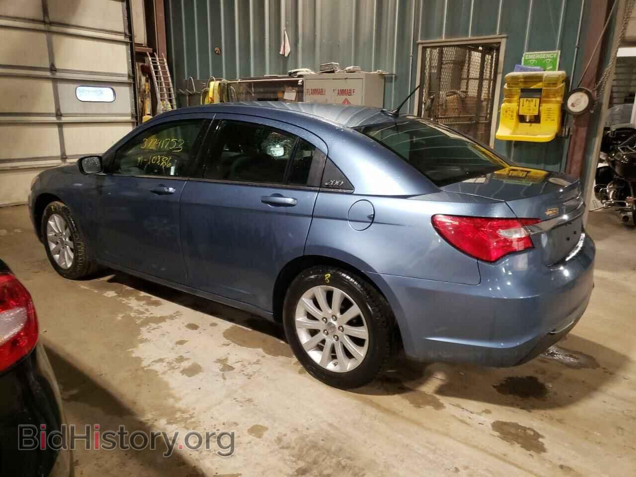2011 CHRYSLER 200 - VIN: 1C3BC1FBXBN569110 - Фото 2