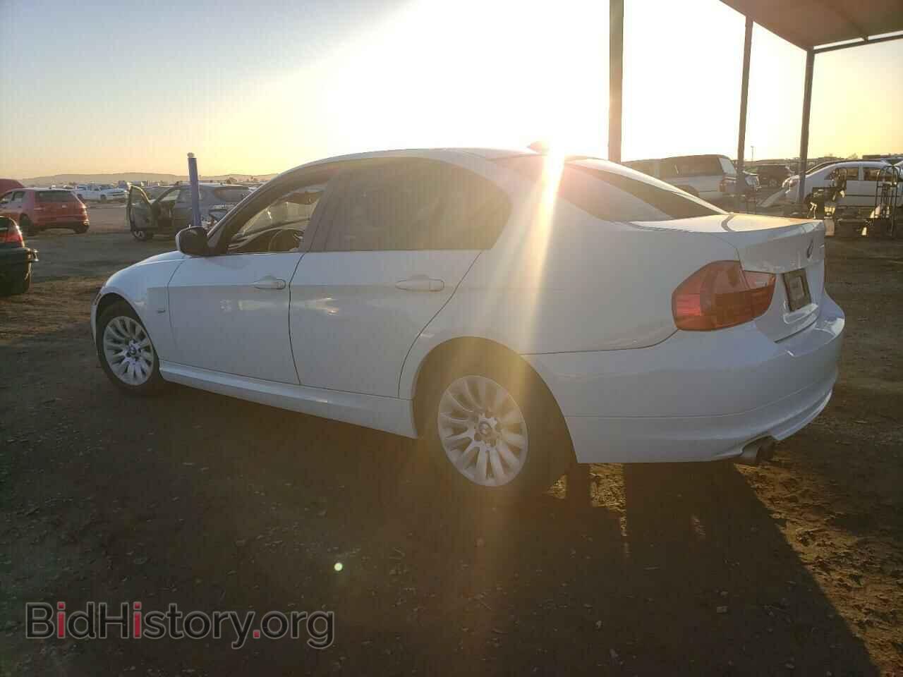 2009 BMW 3 SERIES - VIN: WBAPH57589NL79655 - Фото 2