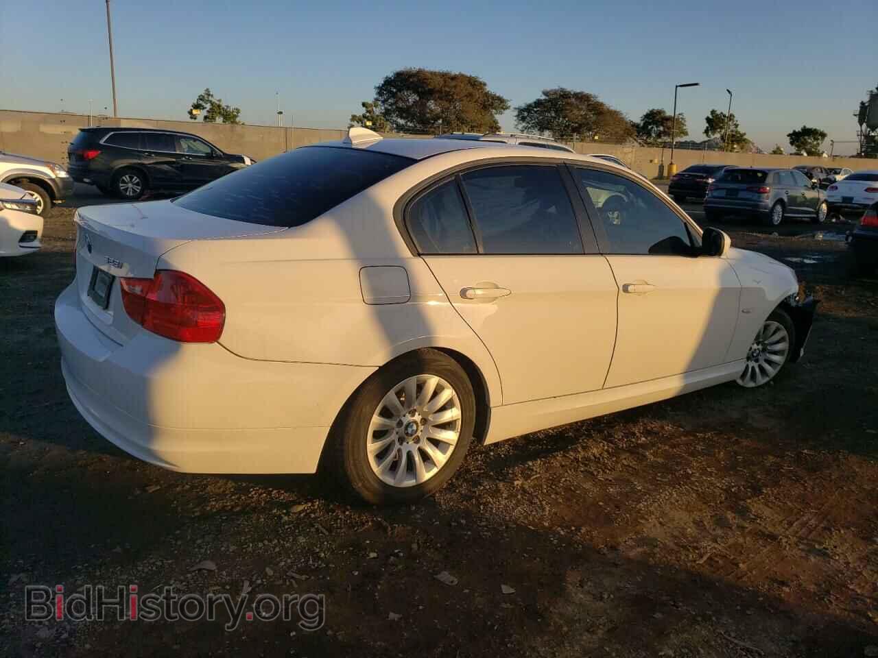 2009 BMW 3 SERIES - VIN: WBAPH57589NL79655 - Фото 3